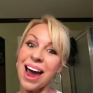 Meet your Posher, Carol